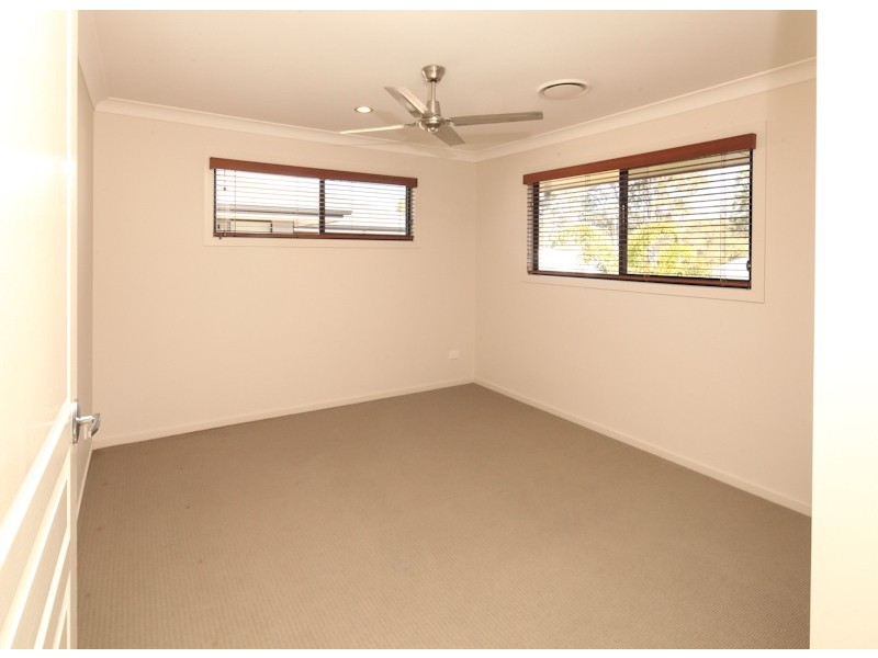 30 Lake Breeze Drive, Windaroo QLD 4207