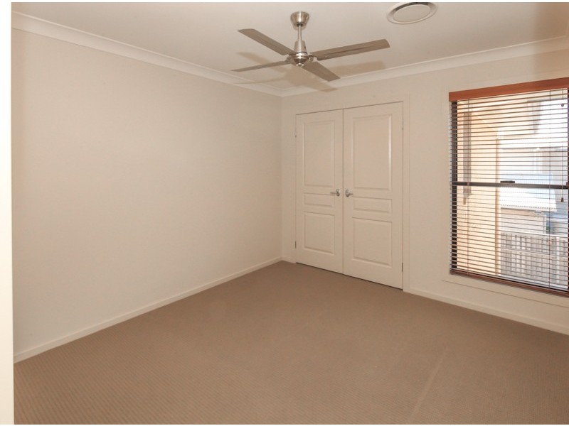 30 Lake Breeze Drive, Windaroo QLD 4207