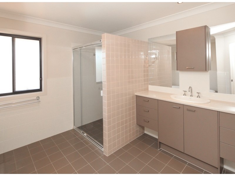 30 Lake Breeze Drive, Windaroo QLD 4207