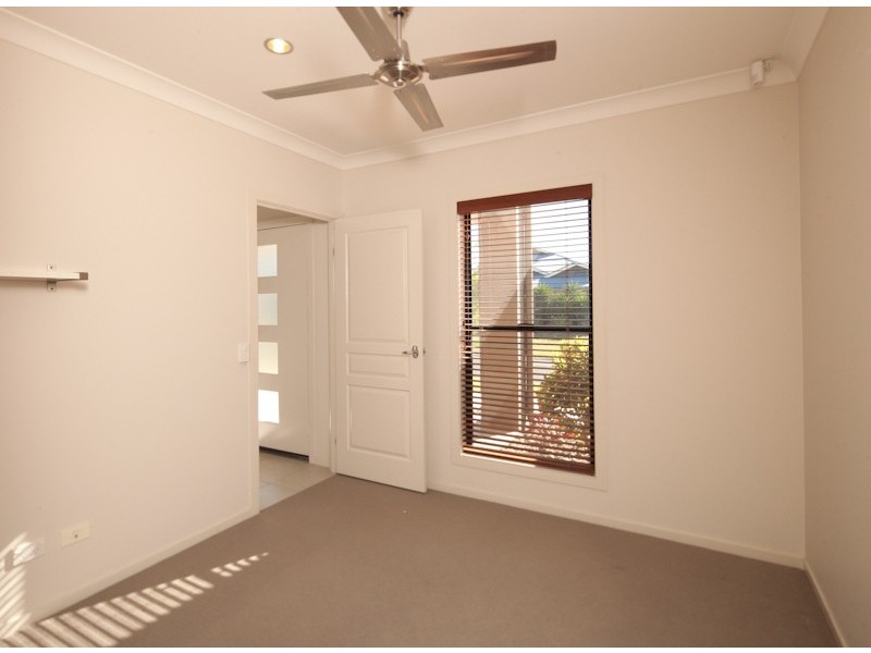 30 Lake Breeze Drive, Windaroo QLD 4207