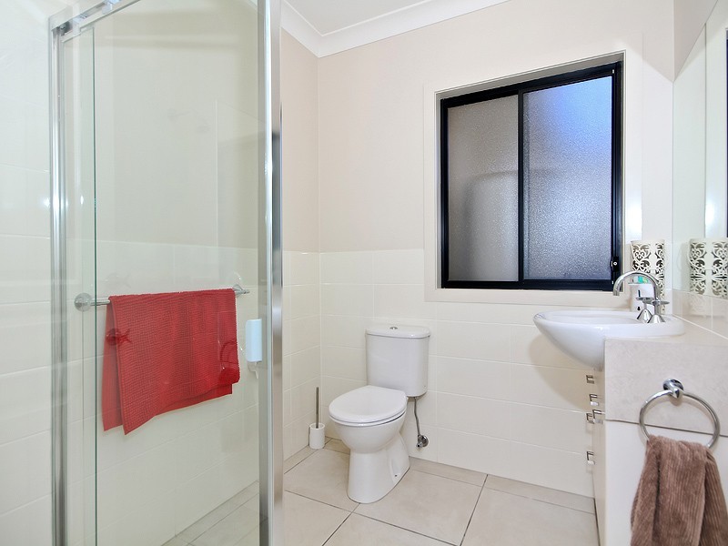30 Lake Breeze Drive, Windaroo QLD 4207