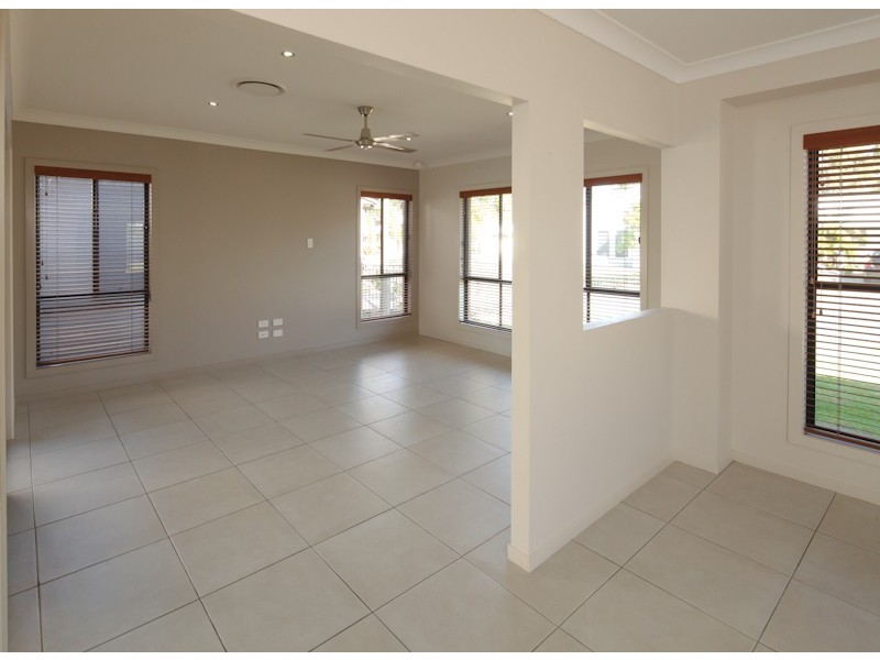 30 Lake Breeze Drive, Windaroo QLD 4207