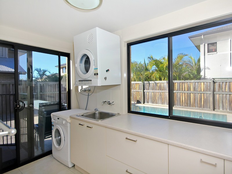 30 Lake Breeze Drive, Windaroo QLD 4207