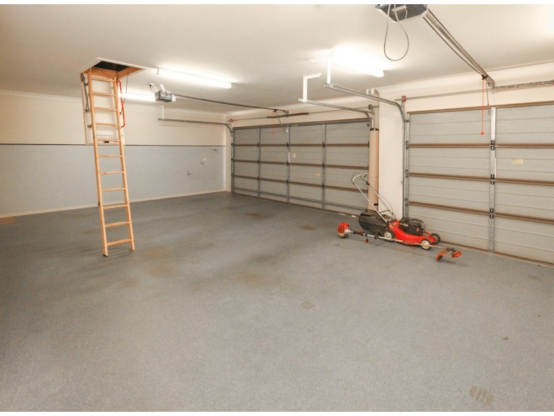 30 Lake Breeze Drive, Windaroo QLD 4207