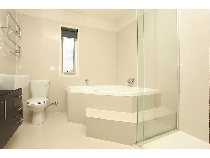 4 Fairbairn Way, Caroline Springs VIC 3023