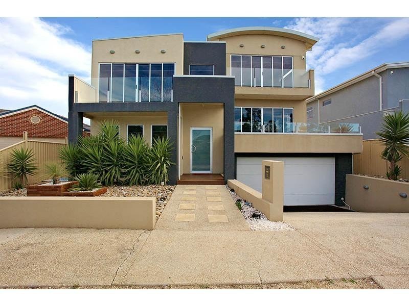 4 Fairbairn Way, Caroline Springs VIC 3023