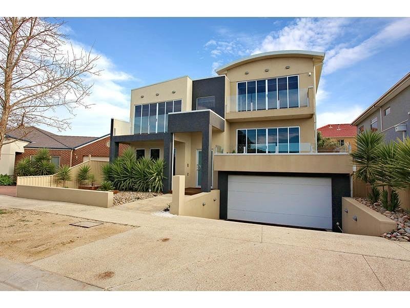 4 Fairbairn Way, Caroline Springs VIC 3023