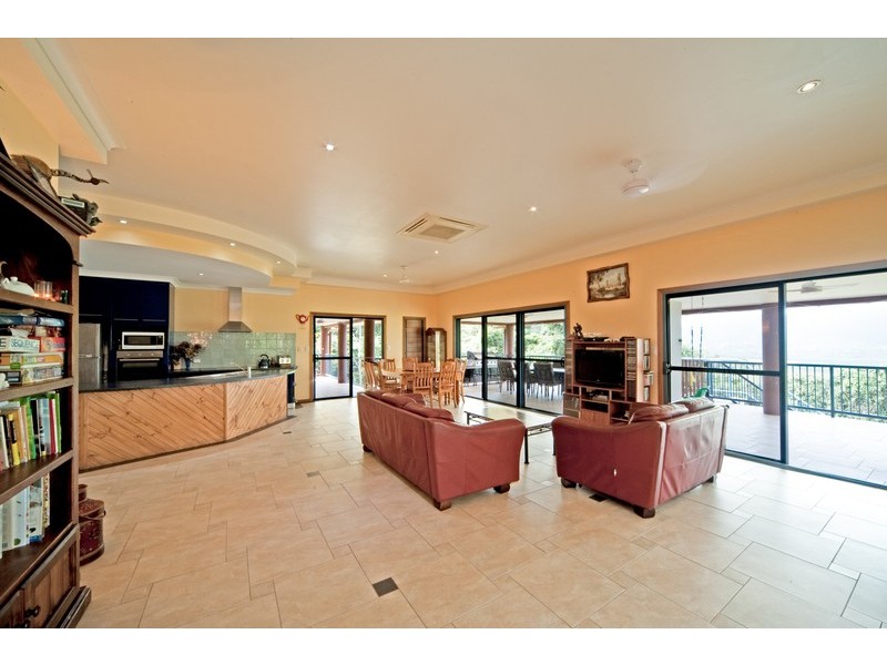 32 Parkland Drive, Cannonvale QLD 4802