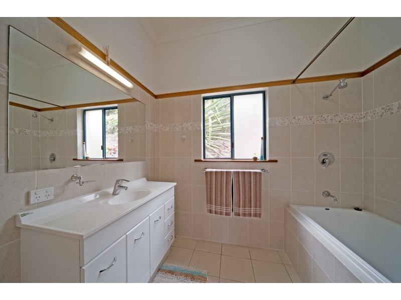 32 Parkland Drive, Cannonvale QLD 4802