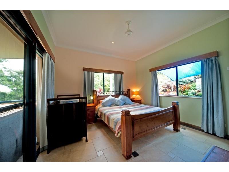 32 Parkland Drive, Cannonvale QLD 4802