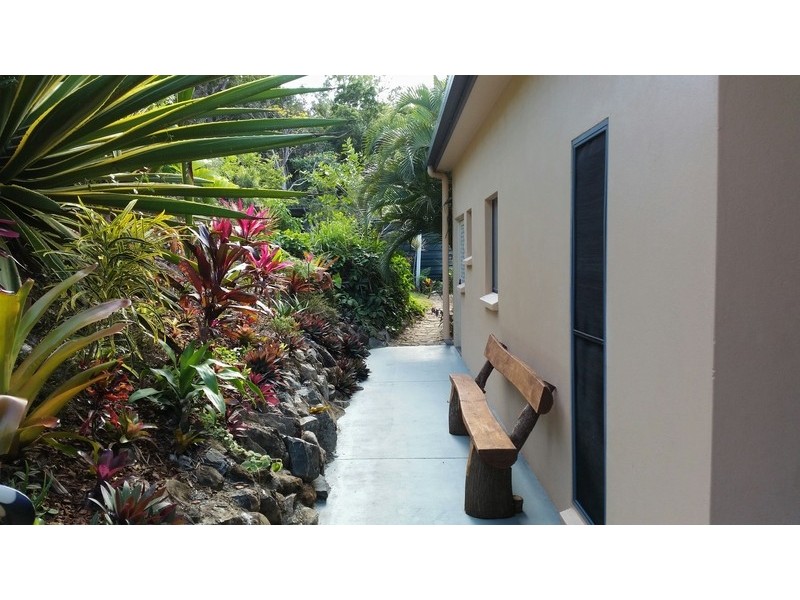 32 Parkland Drive, Cannonvale QLD 4802