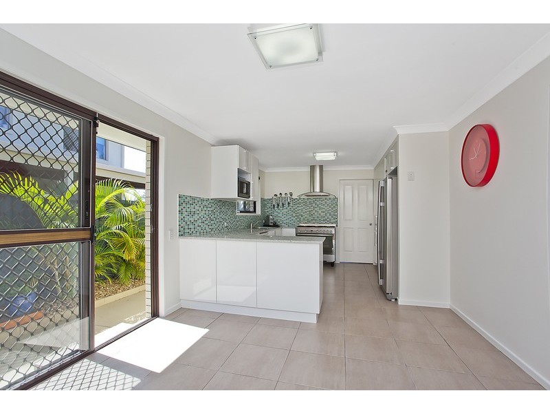 7 JOAN ST, Burleigh Waters QLD 4220