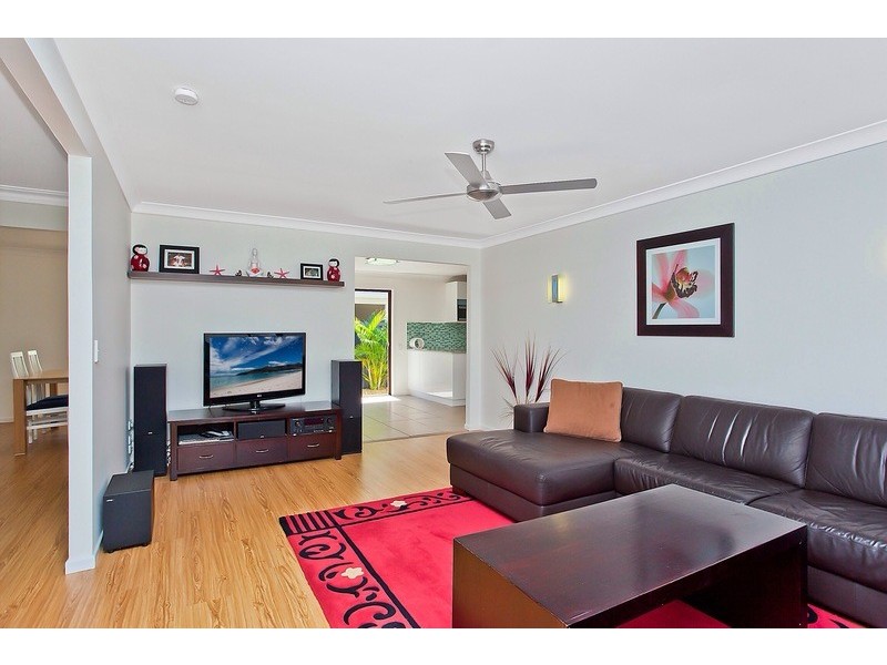 7 JOAN ST, Burleigh Waters QLD 4220