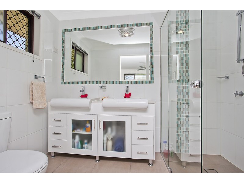 7 JOAN ST, Burleigh Waters QLD 4220