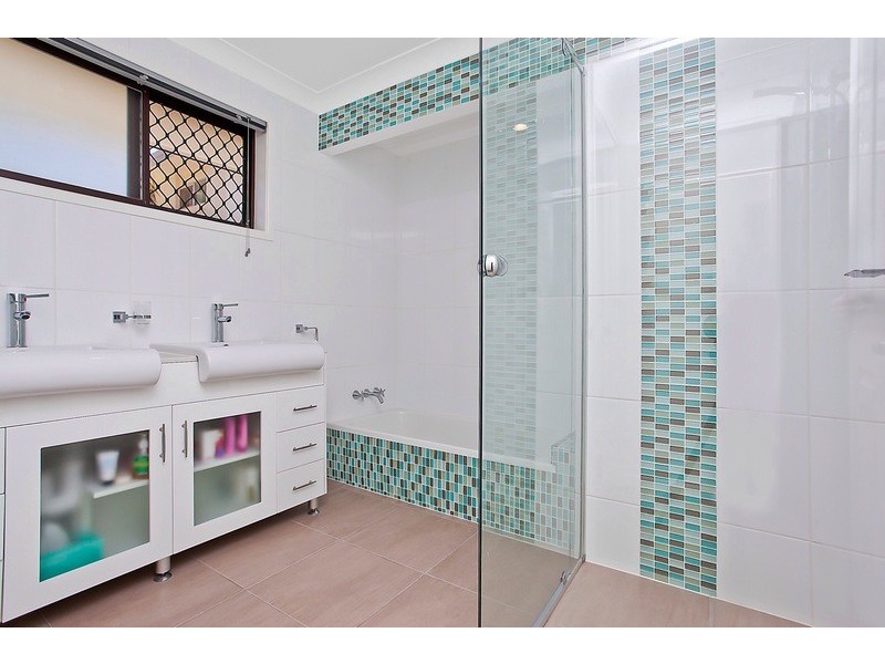 7 JOAN ST, Burleigh Waters QLD 4220