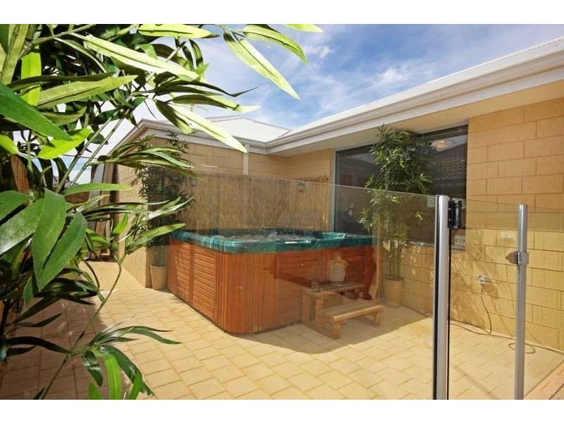 7 Lavinia Crescent, Secret Harbour WA 6173