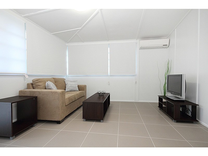 8 Lindsay St, Bundamba QLD 4304