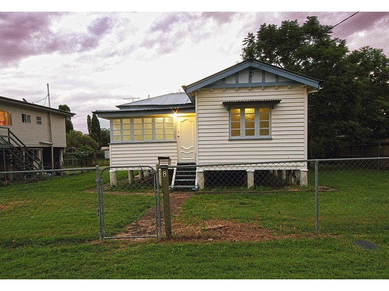 8 Lindsay St, Bundamba QLD 4304