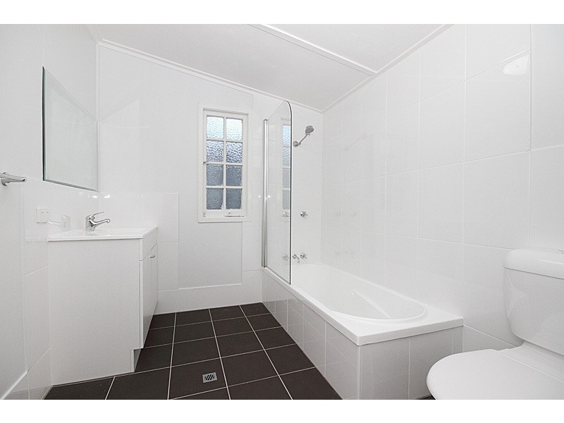 8 Lindsay St, Bundamba QLD 4304