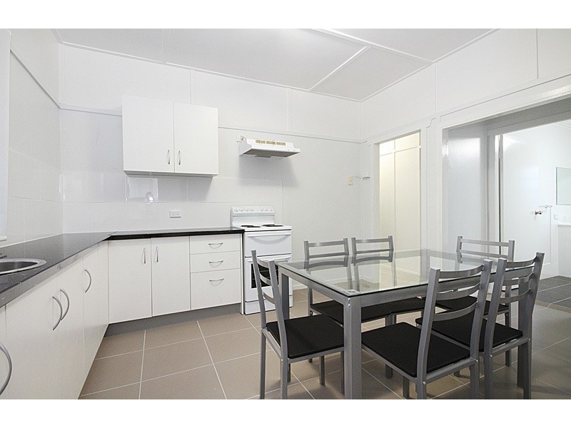 8 Lindsay St, Bundamba QLD 4304