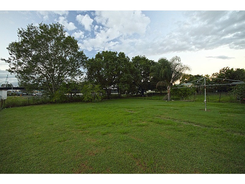 8 Lindsay St, Bundamba QLD 4304