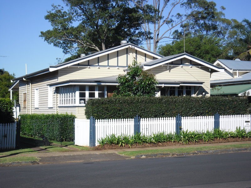 194 Campbell Street, Newtown QLD 4350