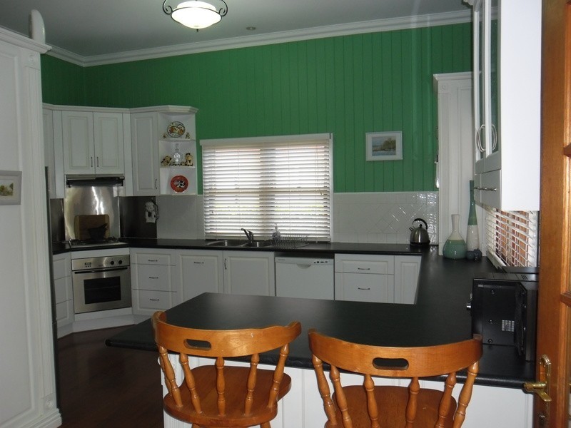 194 Campbell Street, Newtown QLD 4350