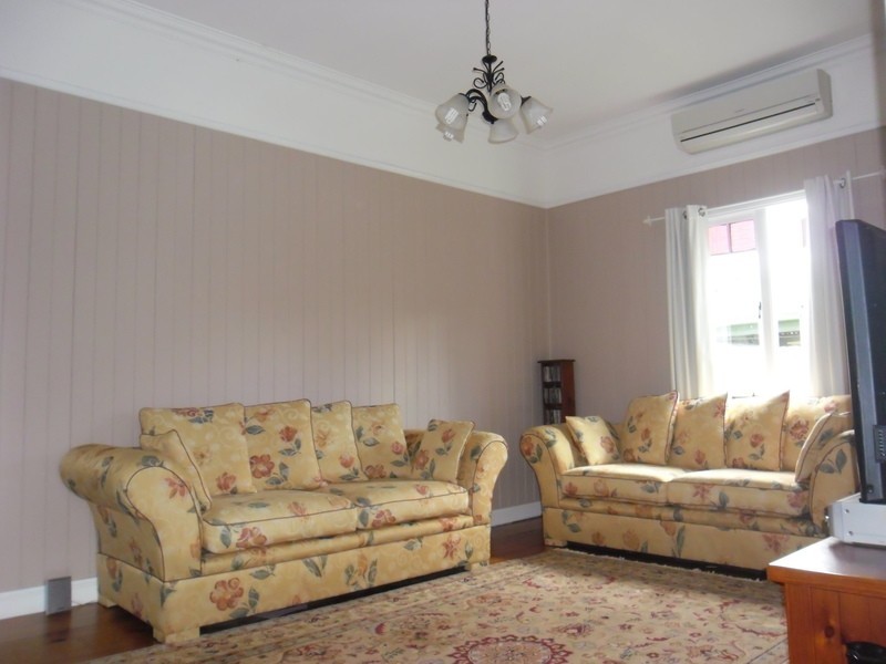 194 Campbell Street, Newtown QLD 4350