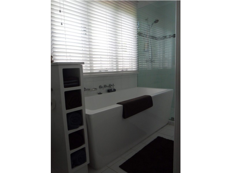 194 Campbell Street, Newtown QLD 4350