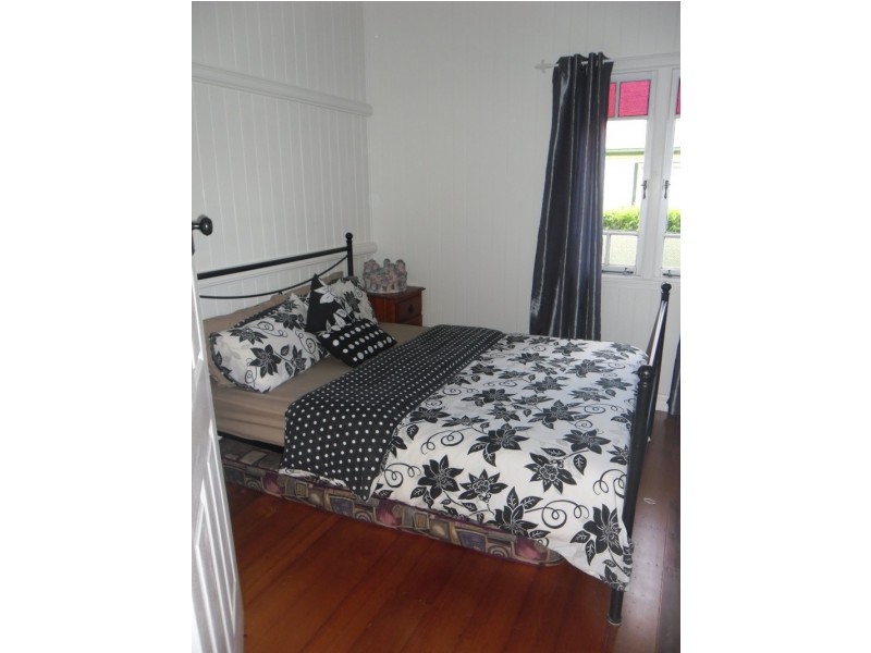 194 Campbell Street, Newtown QLD 4350
