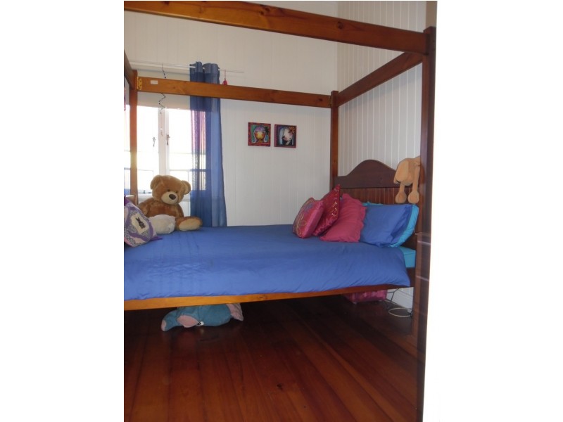 194 Campbell Street, Newtown QLD 4350