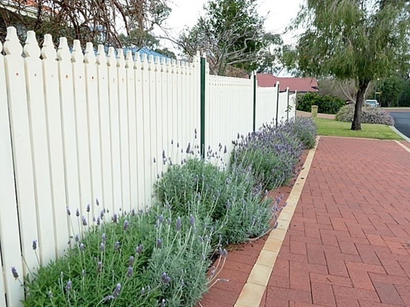 21 Janjin Rd, Dalyellup WA 6230