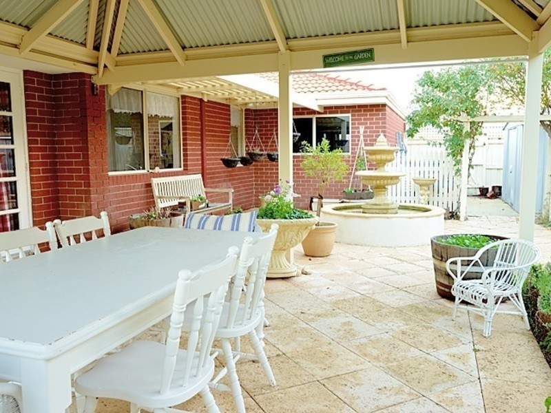 21 Janjin Rd, Dalyellup WA 6230