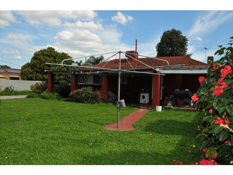 24  Melvin Avenue, Thornlie WA 6108