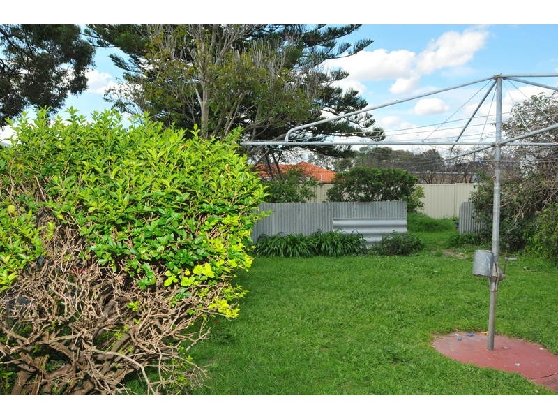 24  Melvin Avenue, Thornlie WA 6108