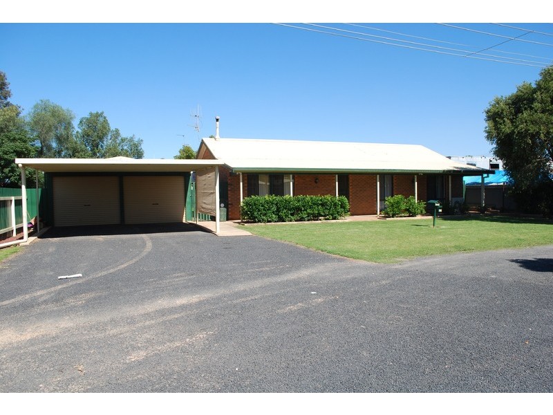 16 Mingelo Street, Narromine NSW 2821