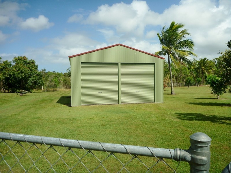 16  Daniel Close, Etty Bay QLD 4858