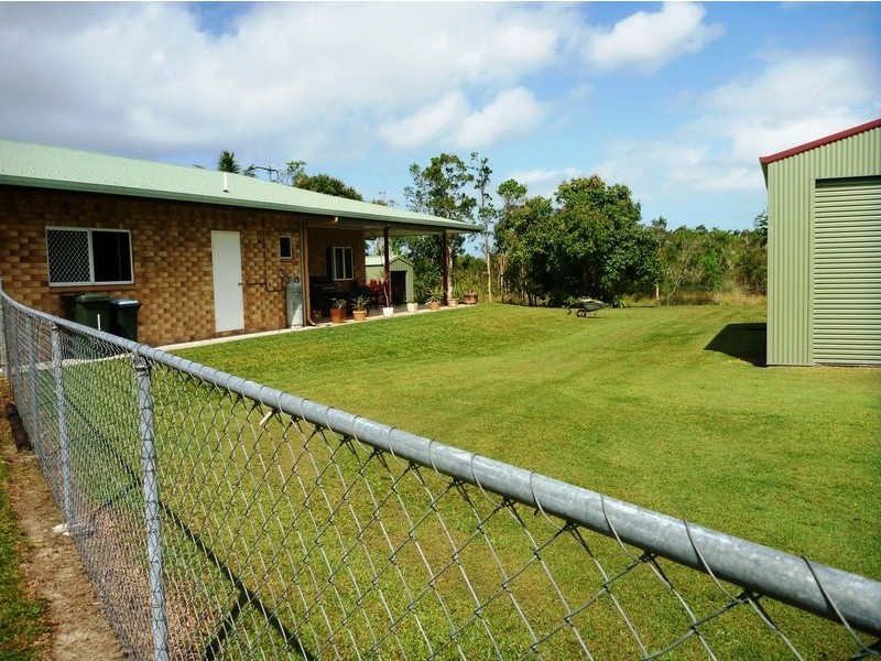 16  Daniel Close, Etty Bay QLD 4858