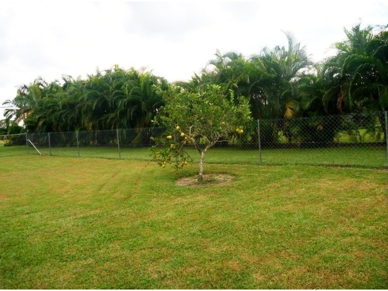 16  Daniel Close, Etty Bay QLD 4858