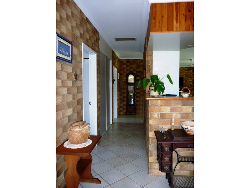 16  Daniel Close, Etty Bay QLD 4858