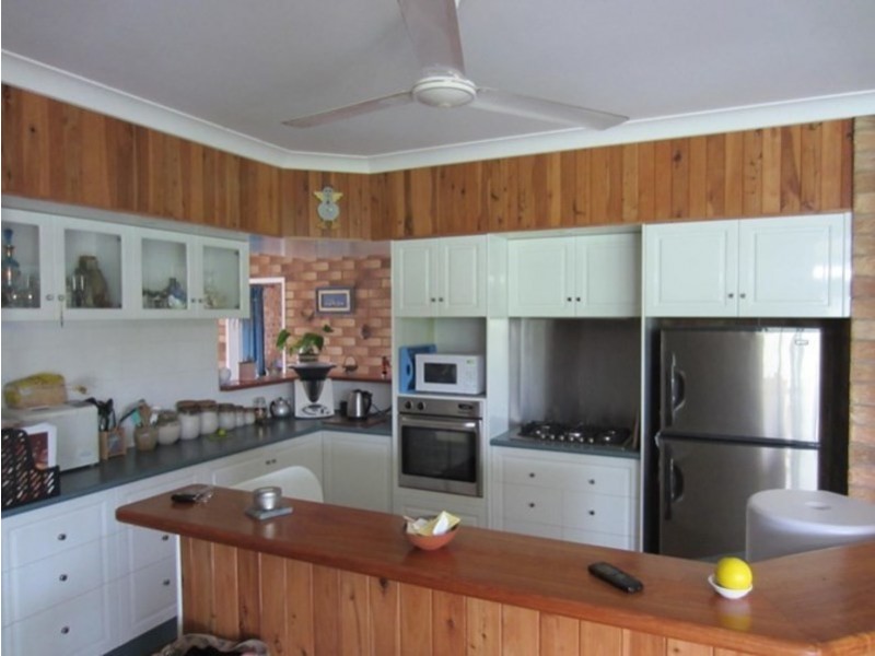 16  Daniel Close, Etty Bay QLD 4858