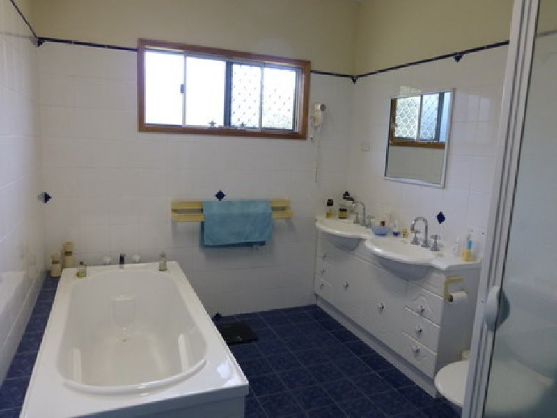 16  Daniel Close, Etty Bay QLD 4858