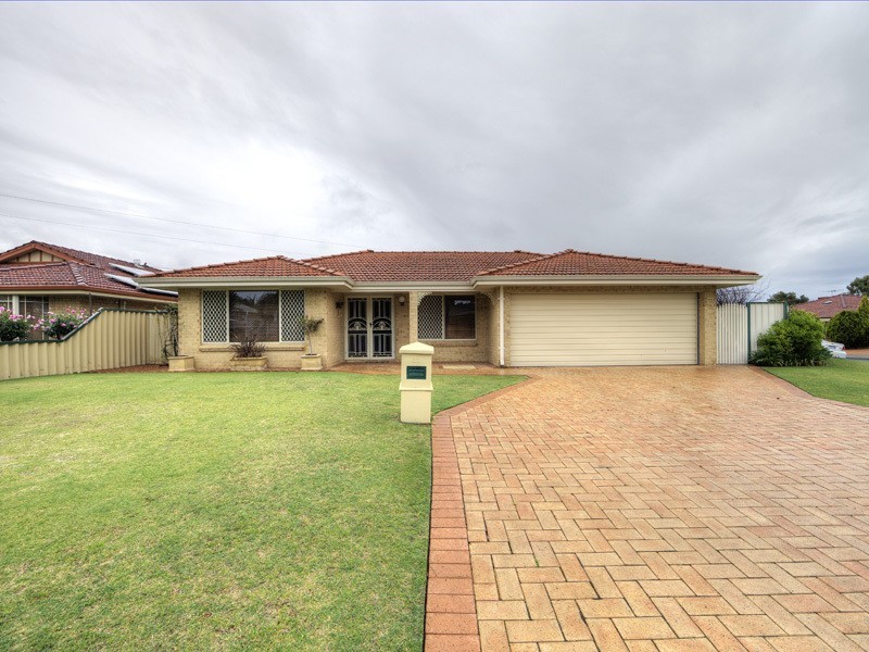21 OAK COURT, Forrestfield WA 6058