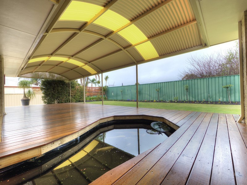 21 OAK COURT, Forrestfield WA 6058