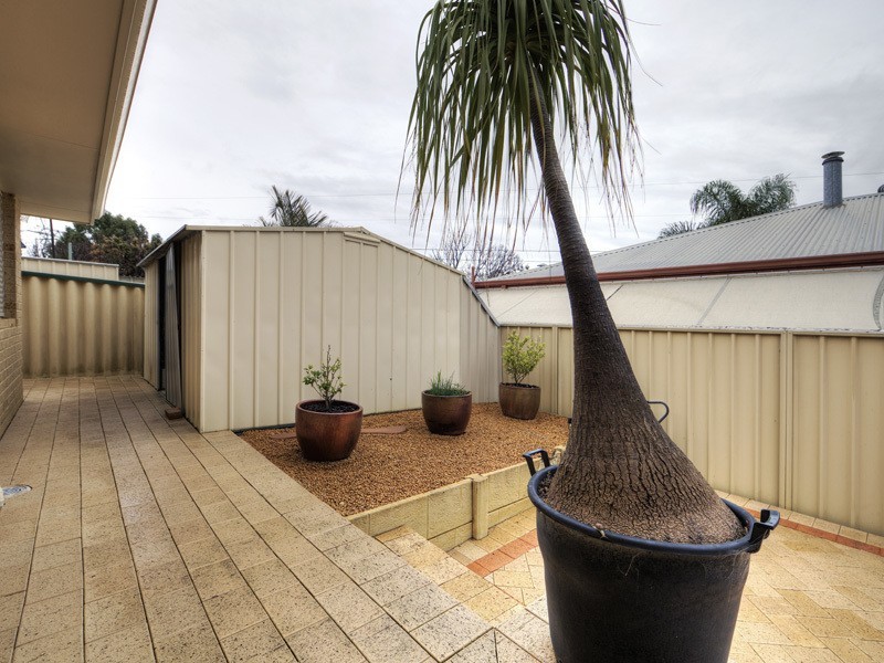 21 OAK COURT, Forrestfield WA 6058