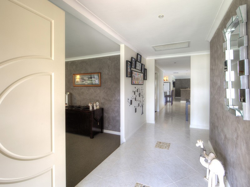 21 OAK COURT, Forrestfield WA 6058