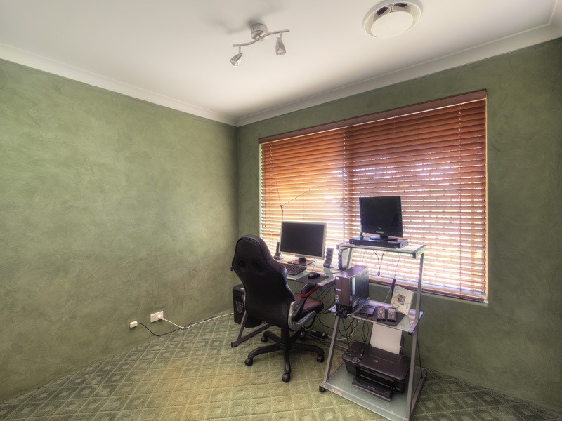 21 OAK COURT, Forrestfield WA 6058