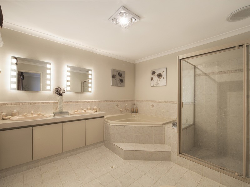 21 OAK COURT, Forrestfield WA 6058