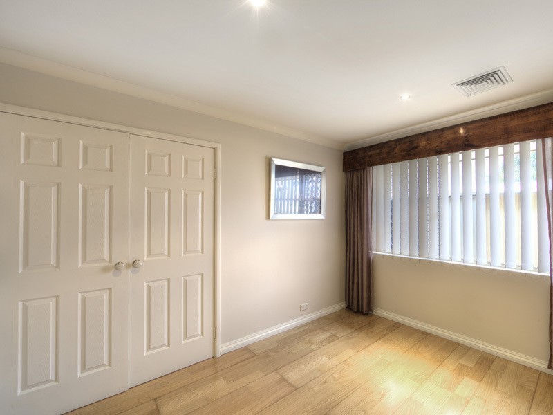 21 OAK COURT, Forrestfield WA 6058