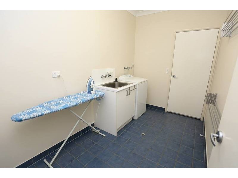 22 Donostia Crescent, Bushland Beach QLD 4818